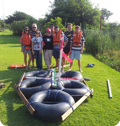 raft building team